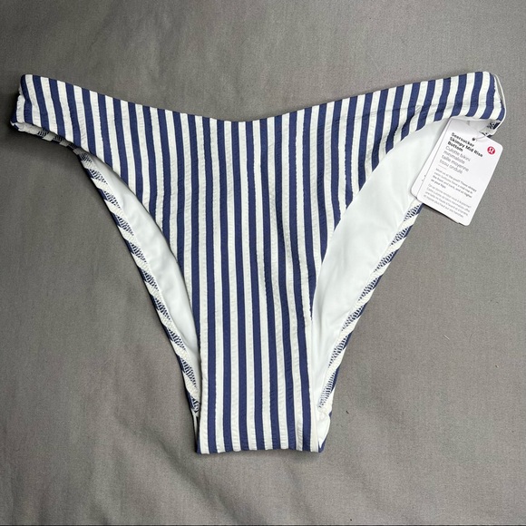 Lululemon Seersucker Skimpy Mid Rise Bottom NWT Size XL (Stripped White Blue) - Picture 1 of 11